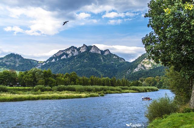 Exploring the Dunajec River: a guide to rafting in Poland